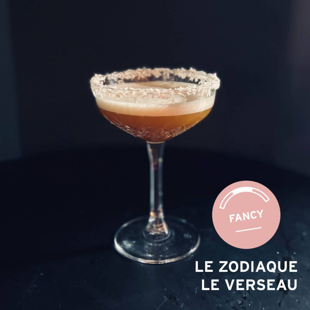 Le Verseau est un cocktail fruité et acidulé avec une finale légèrement amère.